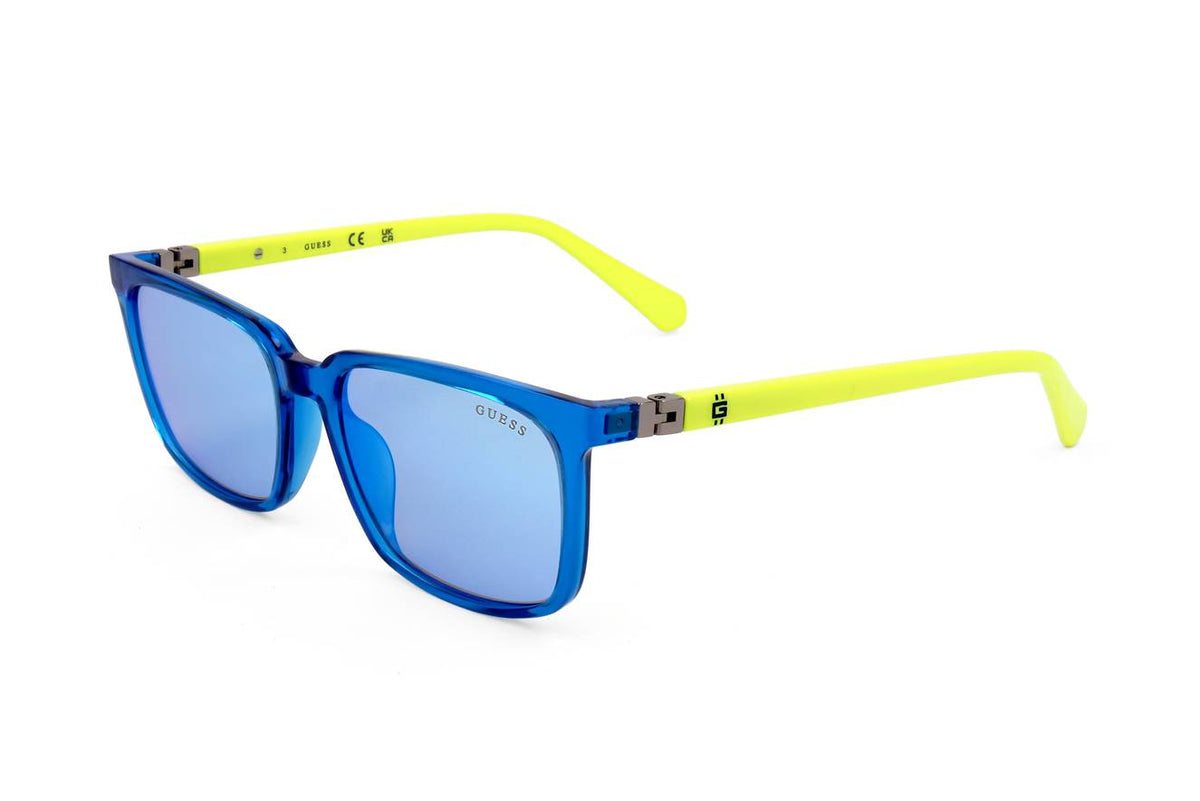 GU8294 3/4 View